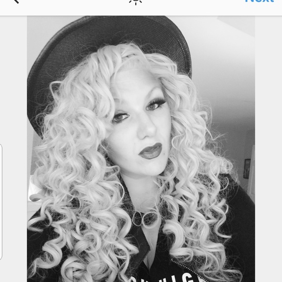 Meet your Posher, Sarah Michelle - Picture 1 of 5